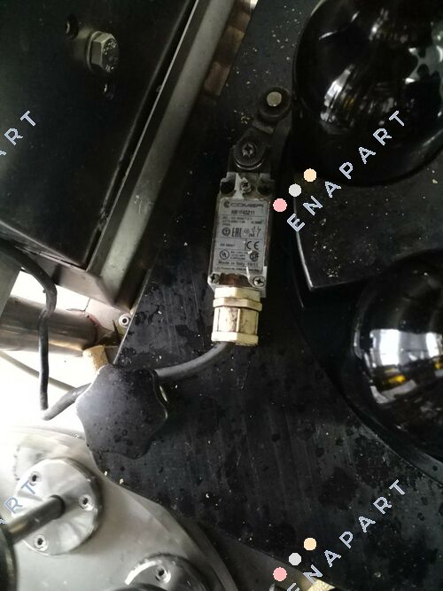 AM1F43Z11 Interrupteur de fin de course avec levier à galet en métal Ø18, IP66, contacts à action instantanée (1NO + 1NC), opération d'ouverture positive