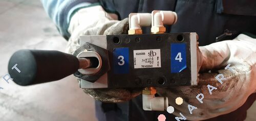 761432540 Valve à levier